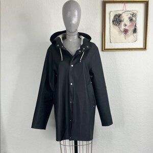 STUTTERHEIM Mosebacke Lightweight Hooded Raincoat Embossed Snaps Hoodie